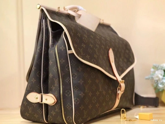 BAG LOUIS HUNTING VUITTON 0724